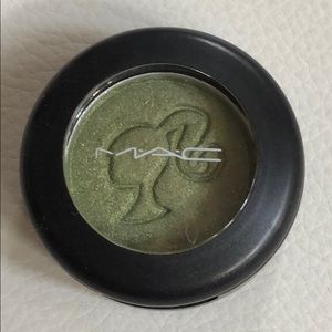 MAC Eyeshadow - Barbie Springtime Skipper